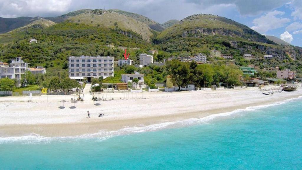 Villa Goxhi Borsh Esterno foto