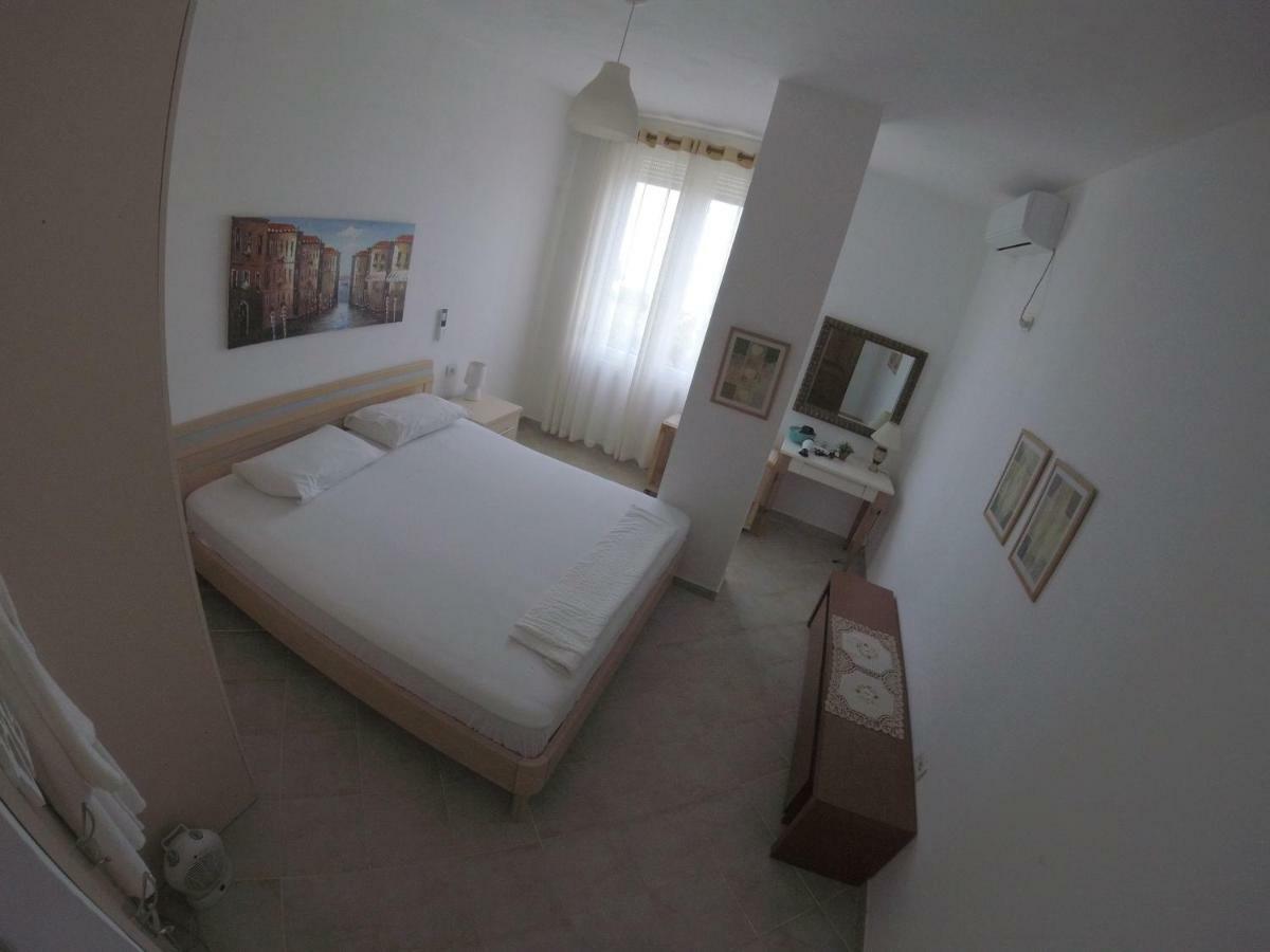 Villa Goxhi Borsh Esterno foto